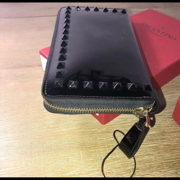 ❗️SOLD ❗️VALENTINO Rockstud Wallet - Picture 4 of 5